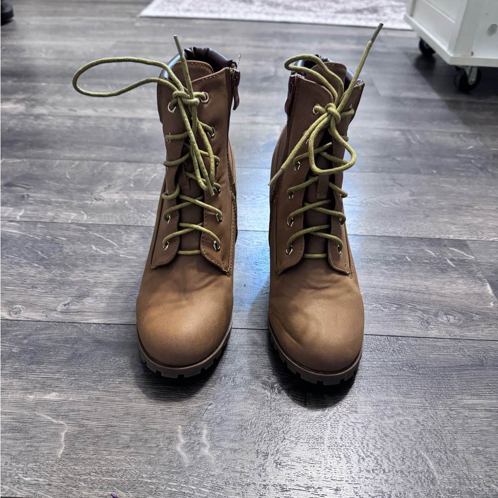 Bella Marie Boots SZ 9โ NEW